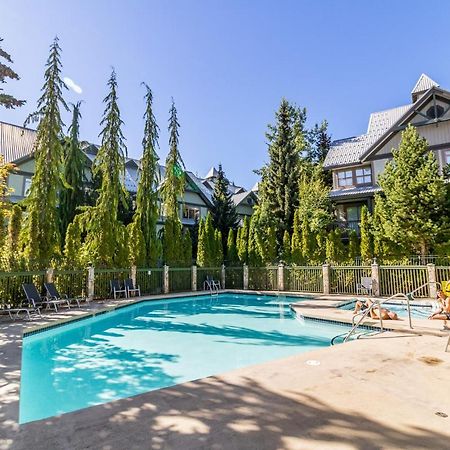 Northstar Aparthotel Whistler Bagian luar foto