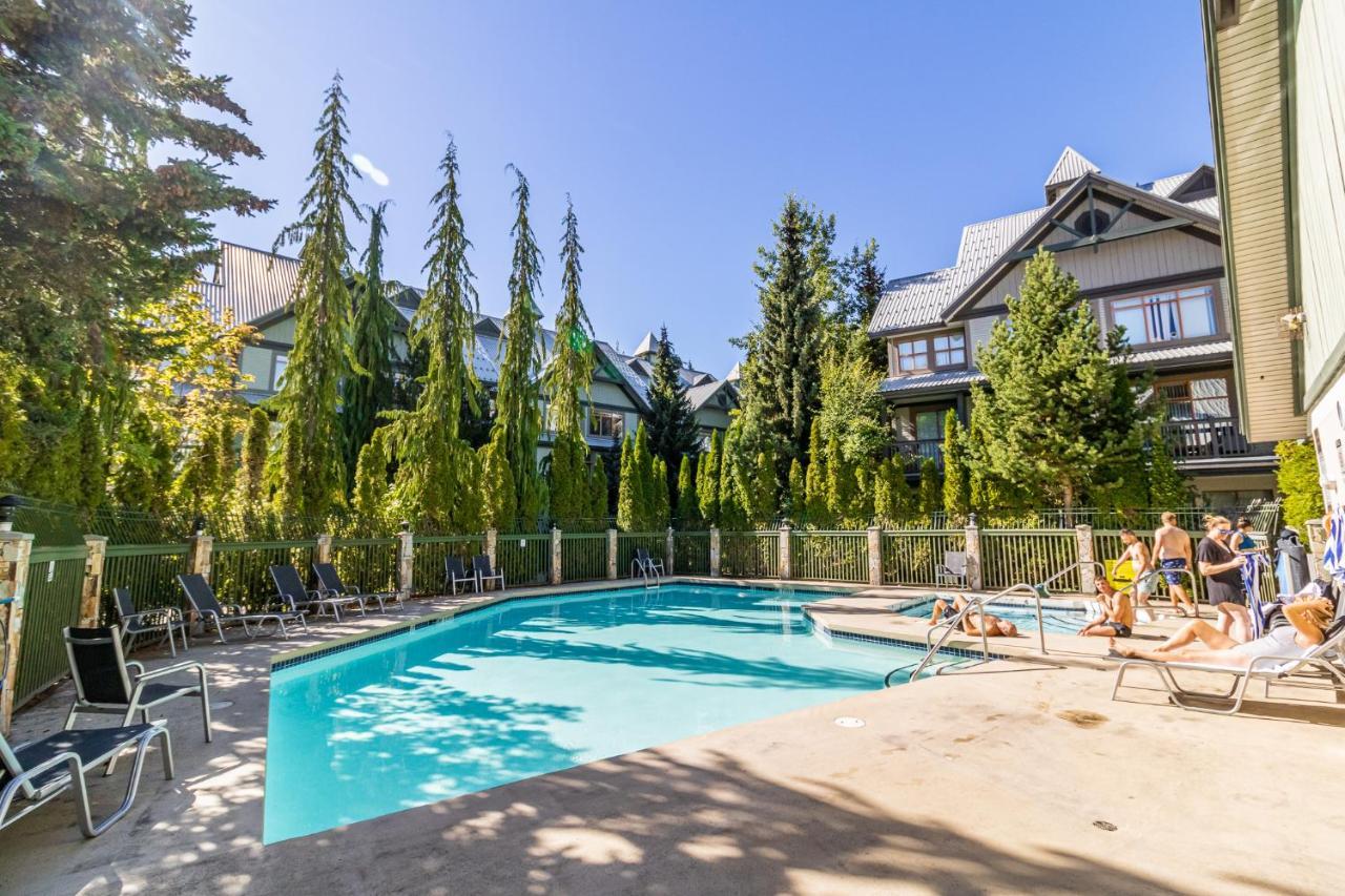 Northstar Aparthotel Whistler Bagian luar foto